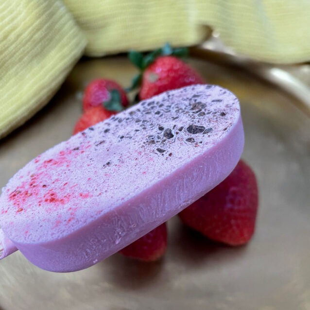 Creamy Strawberry bars - Vegan
